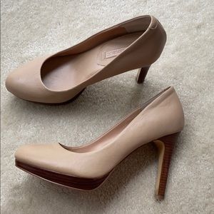 Nude Classic Banana Republic heels
